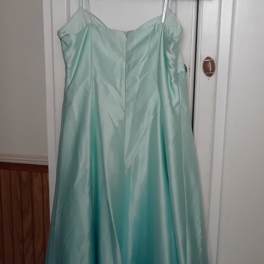 Dress - Picture 4 of 6